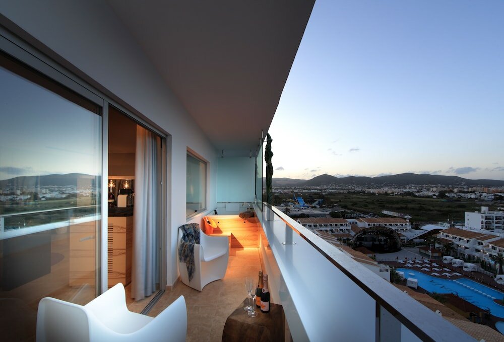 Фото Ushuaia Ibiza Beach Hotel - Adults Only