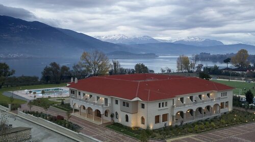 Гостиница The Lake Hotel в Янине