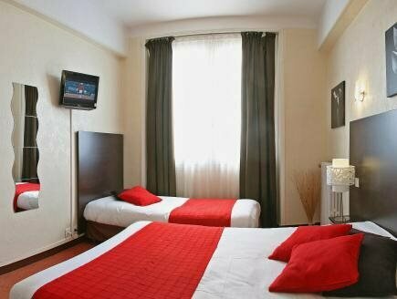 Гостиница Hôtel La Perriere в Лорьяне