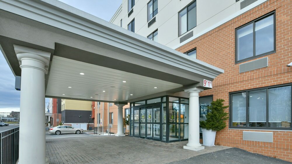 Фото Holiday Inn Express Staten Island West
