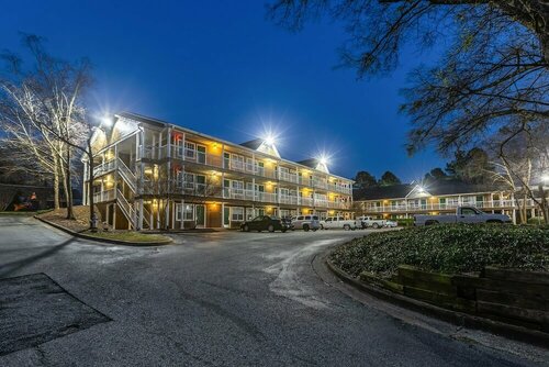 Гостиница HomeTowne Studios by Red Roof Atlanta Ne - Downtown Norcross в Такере