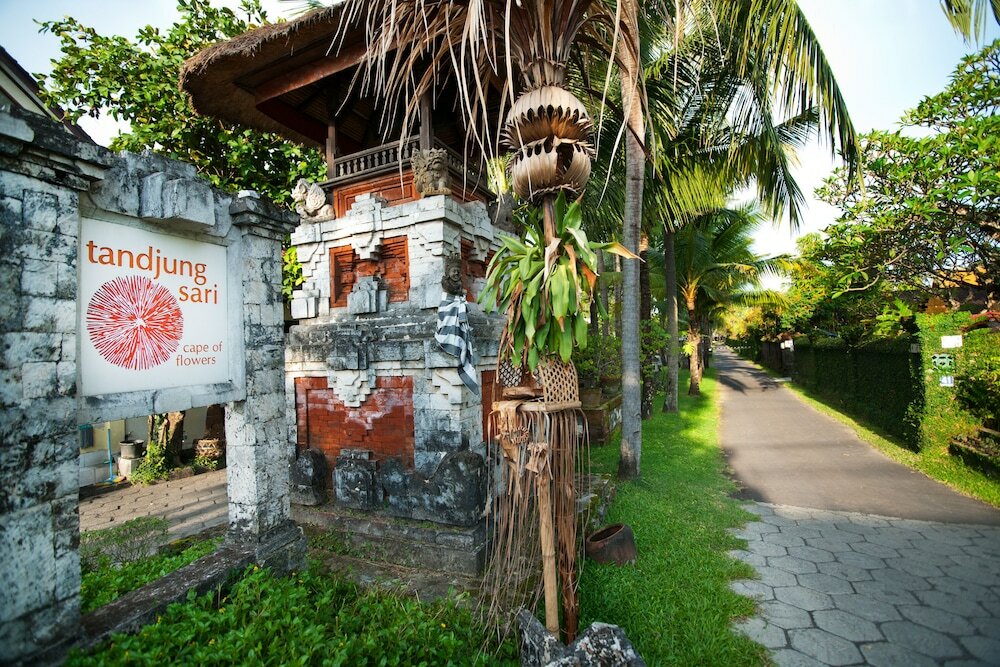 Фото Tandjung Sari Hotel