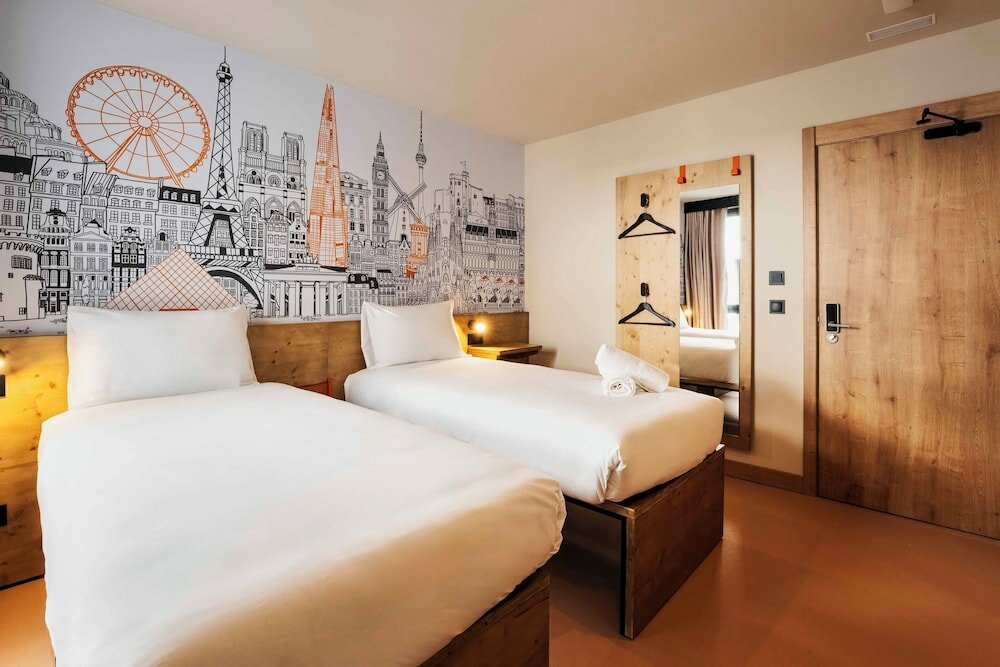 Фото EasyHotel Madrid Alcala
