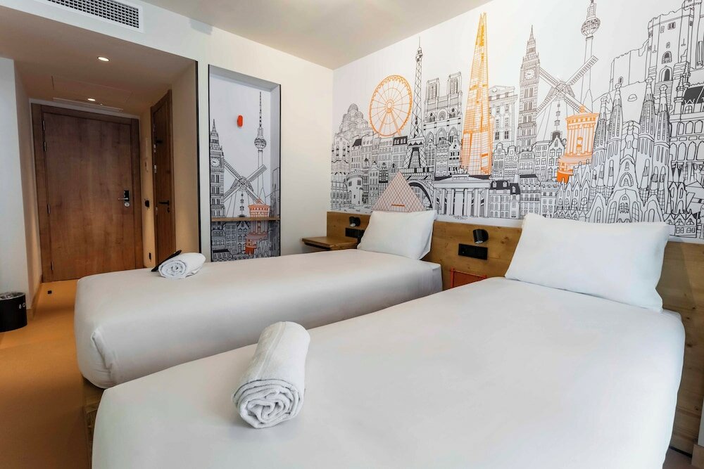 Фото EasyHotel Barcelona La Sagrera