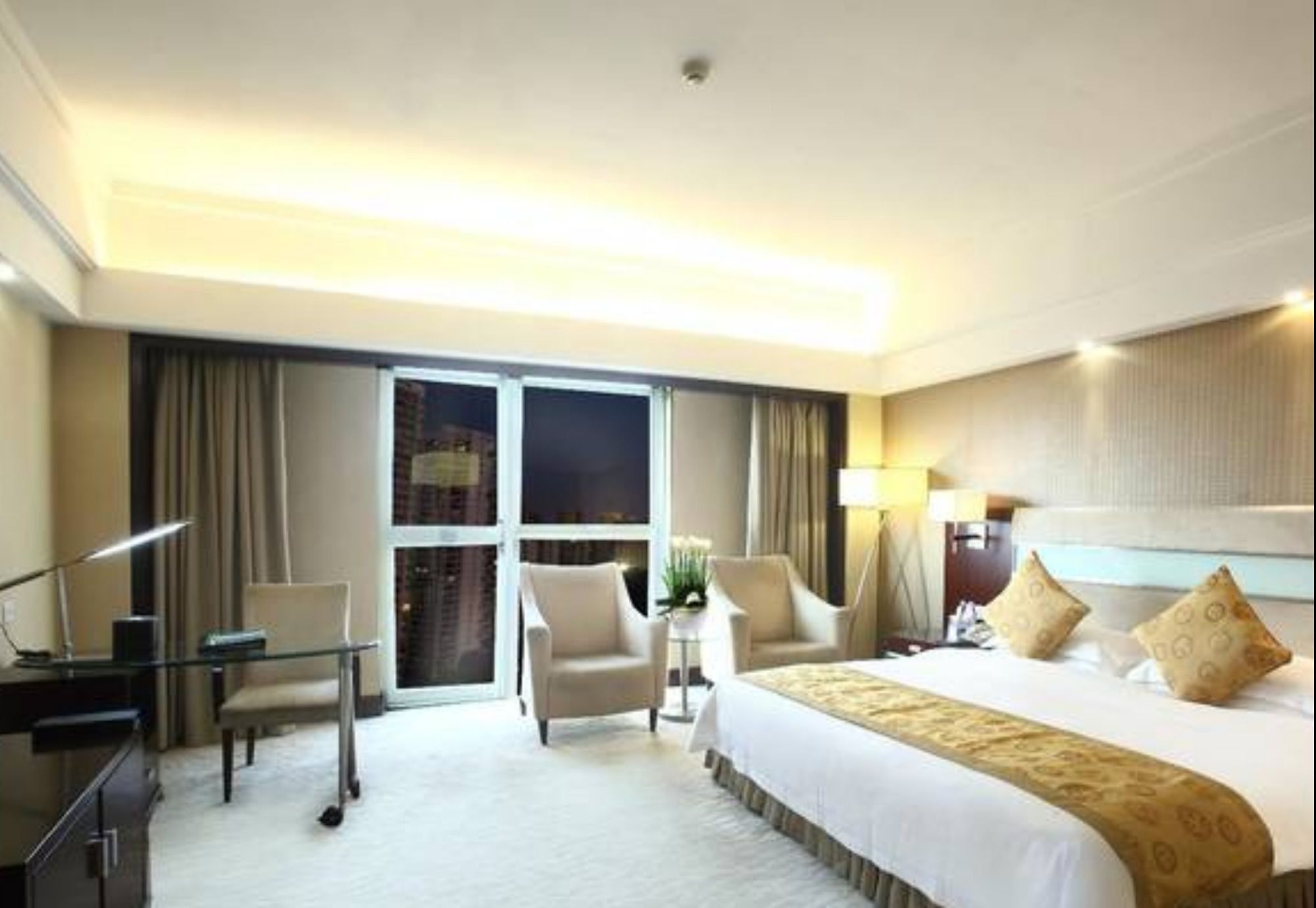 Фото Vaya International Hotel