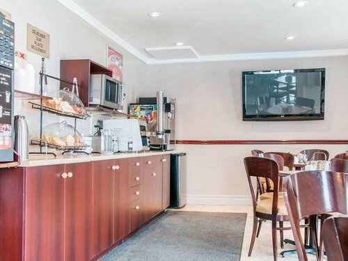 Гостиница Econo Lodge в Лонгёй