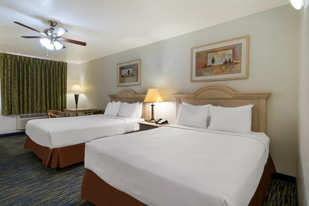 Фото SureStay Hotel by Best Western Falfurrias