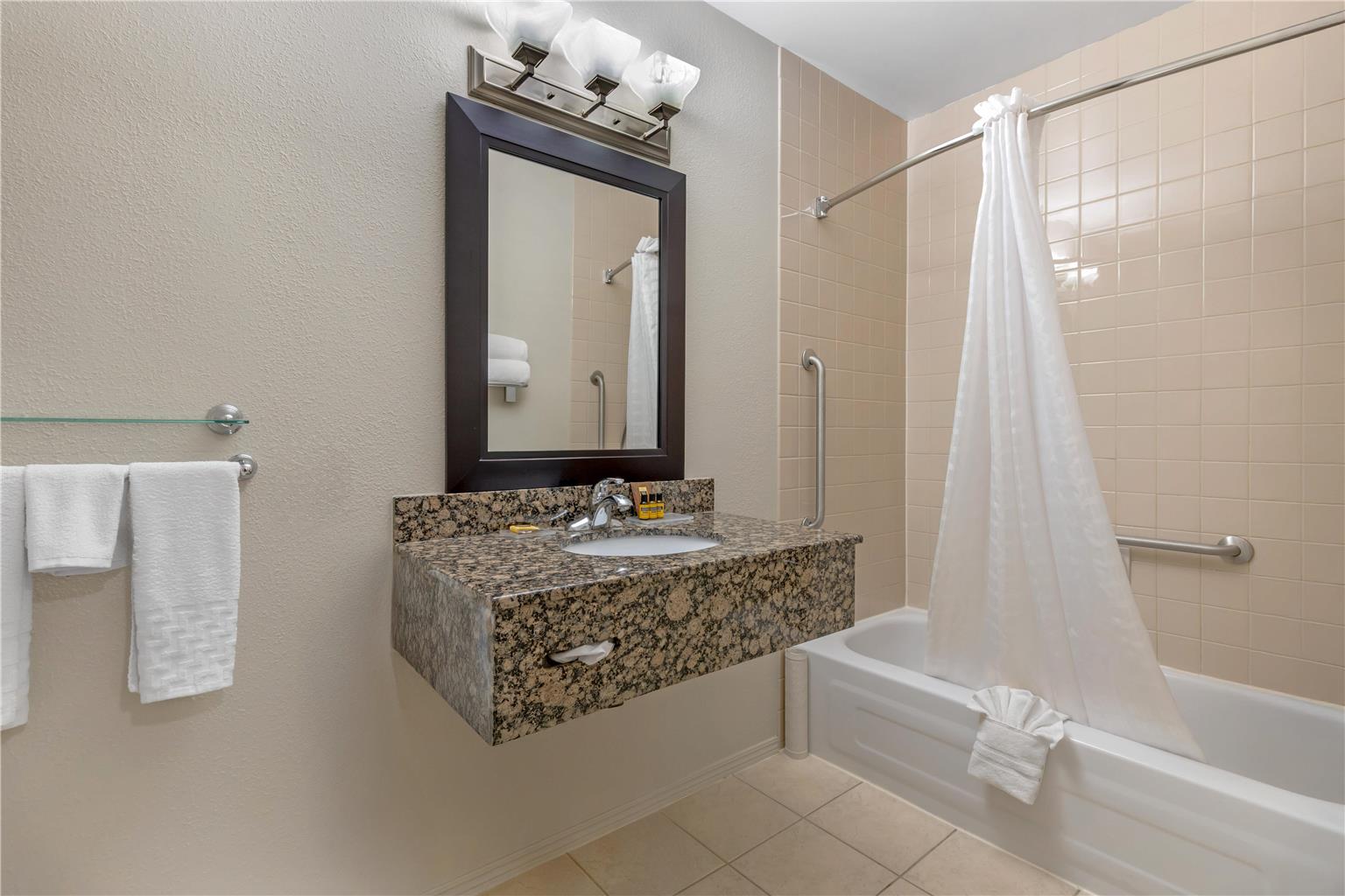 Фото Best Western Plus Pembina Inn & Suites