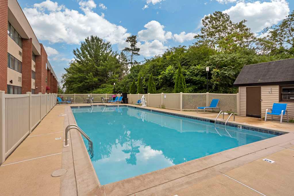 Фото Best Western Plus Reading Inn & Suites