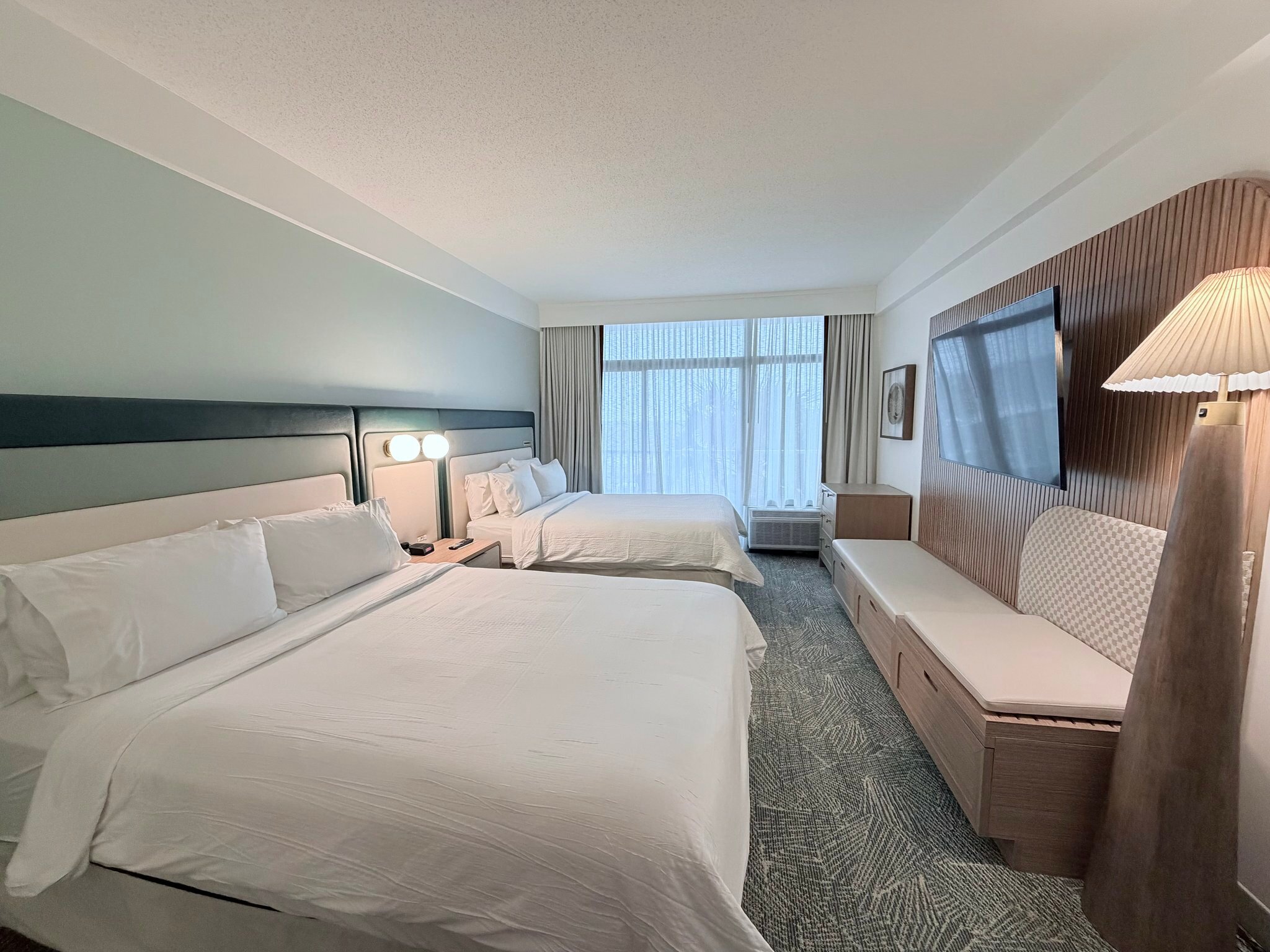 Фото Holiday Inn & Suites Virginia Beach North Beach, an Ihg Hotel