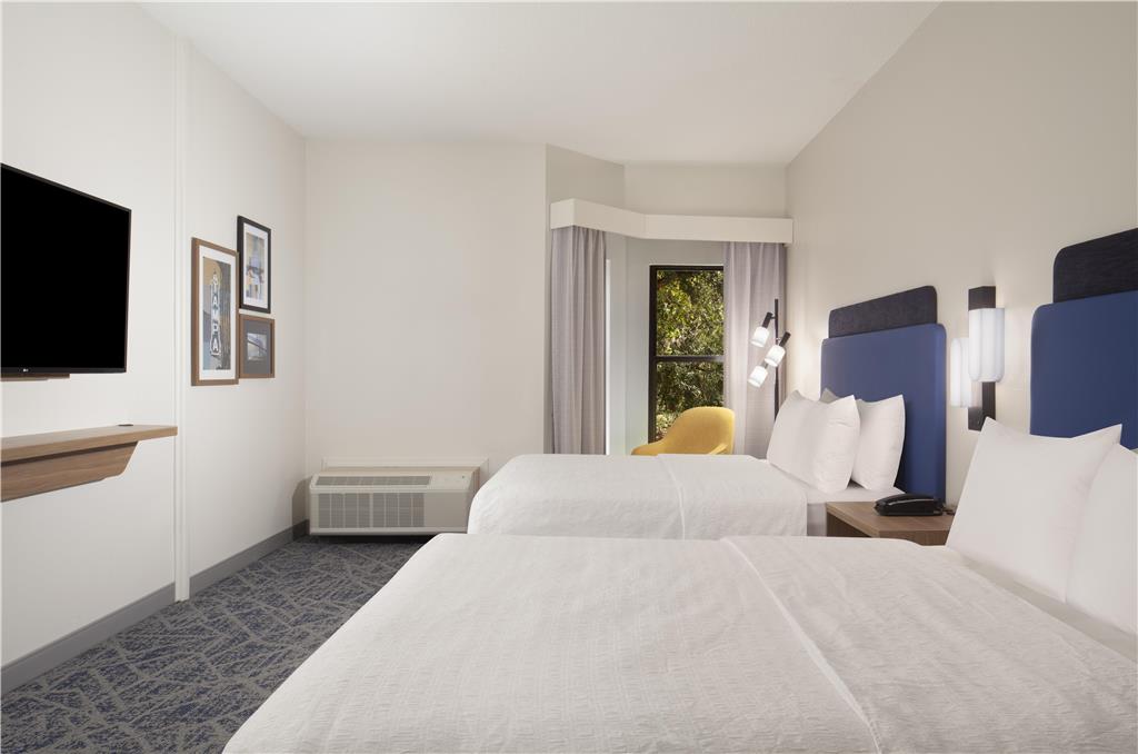 Фото Hampton Inn & Suites Tampa-North