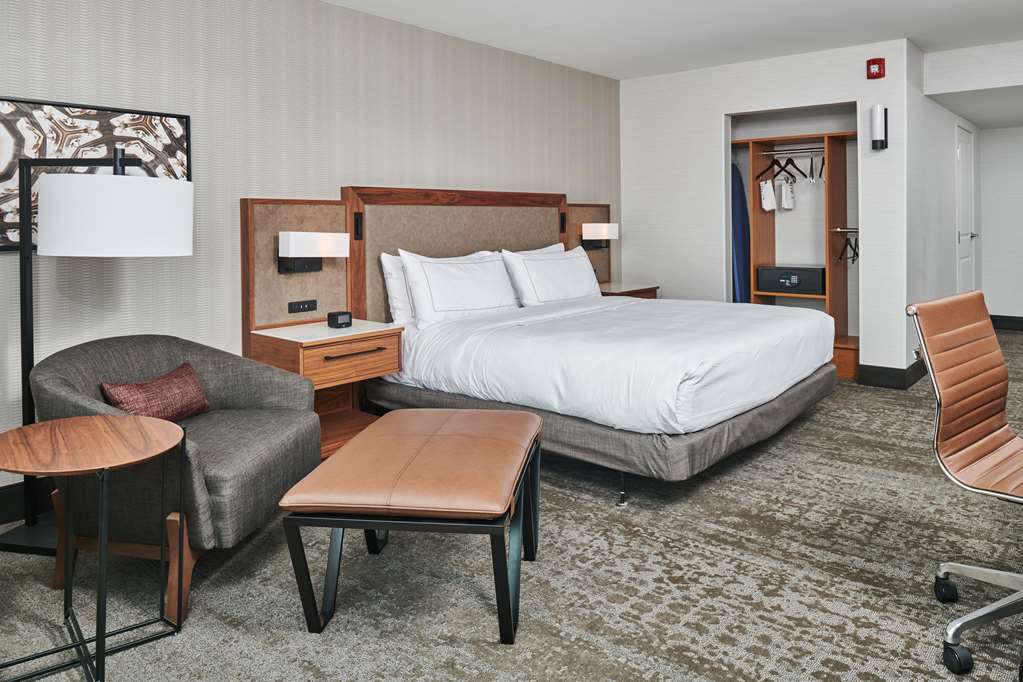 Фото DoubleTree by Hilton Fullerton
