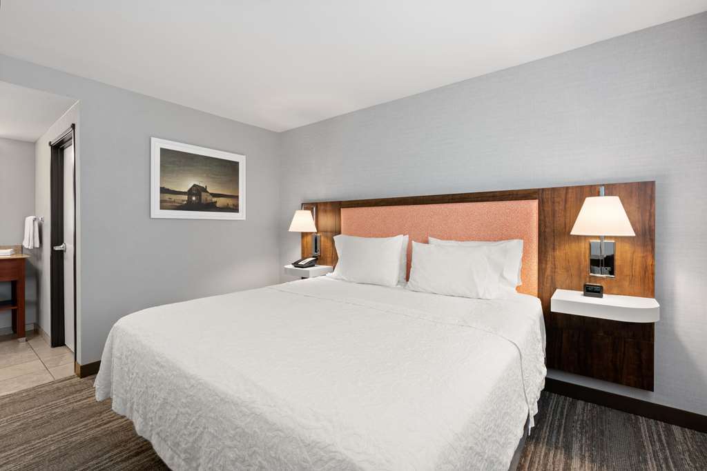Фото Hampton Inn & Suites Burlington