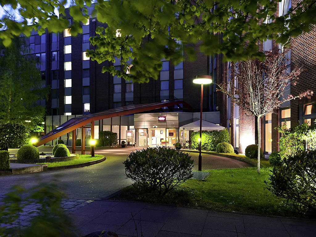 Фото Mercure Hotel Hamburg am Volkspark