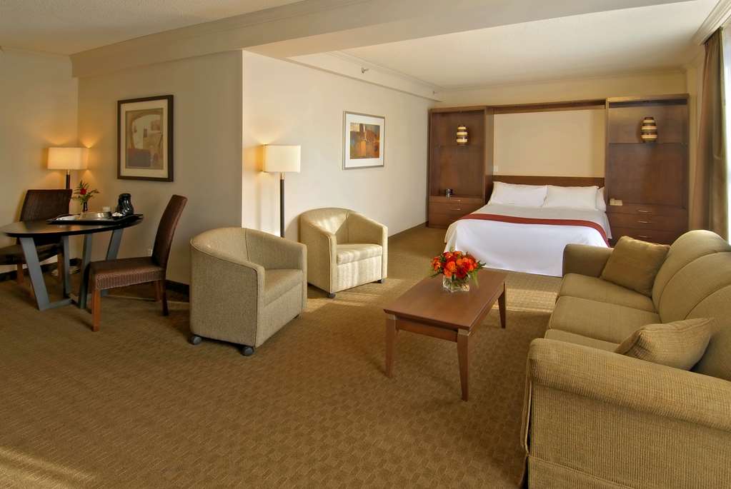 Фото Best Western Plus Lamplighter Inn & Conference Centre