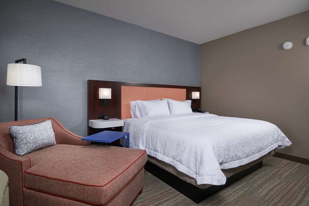 Фото Hampton Inn by Hilton Burley