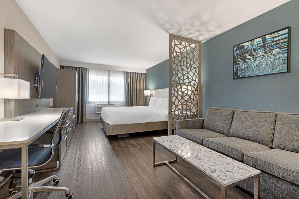 Фото Best Western Plus Temecula Wine Country Hotel &Suites