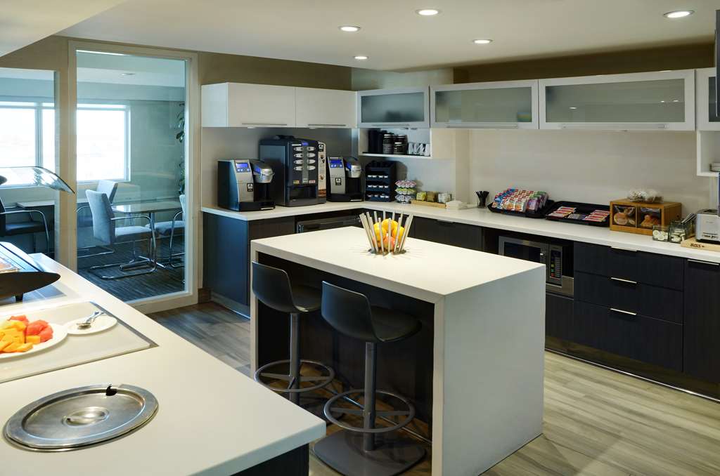 Фото Hilton Winnipeg Airport Suites