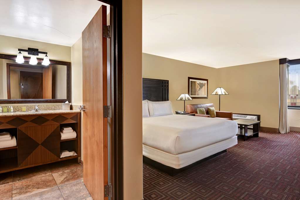 Фото DoubleTree by Hilton Hotel Phoenix Tempe