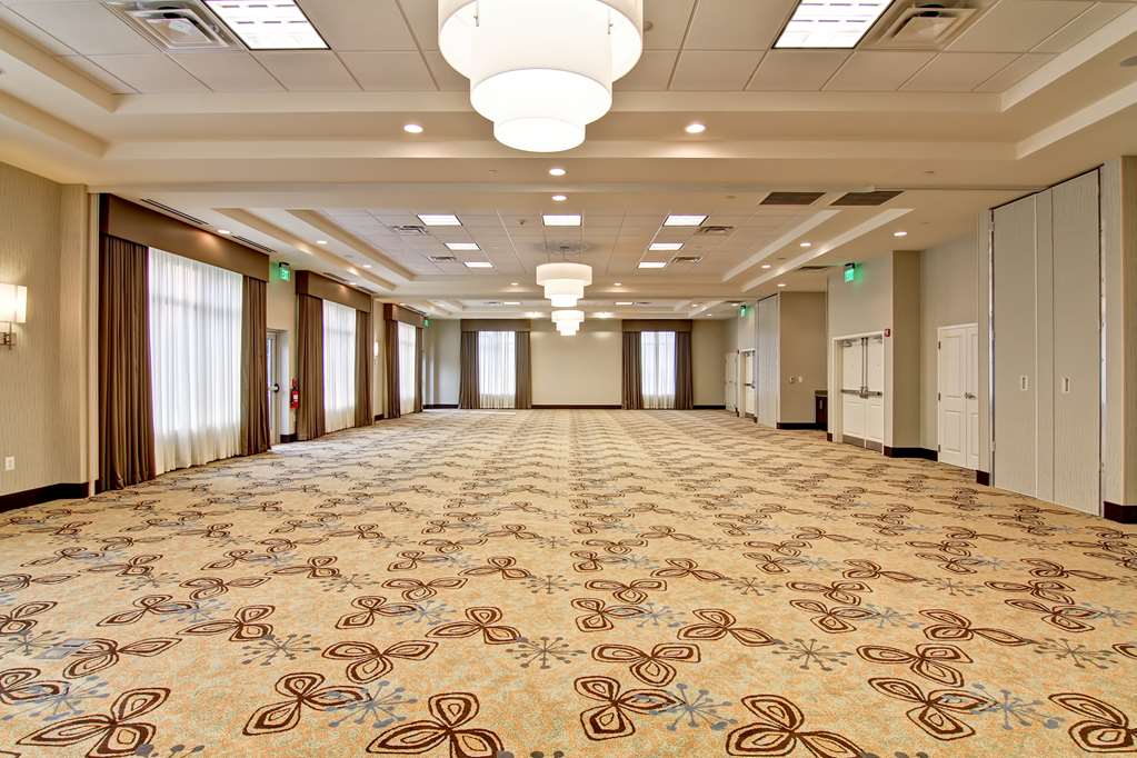 Фото Hilton Garden Inn Woodbridge