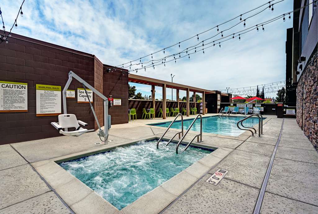 Фото Home2 Suites by Hilton Tracy
