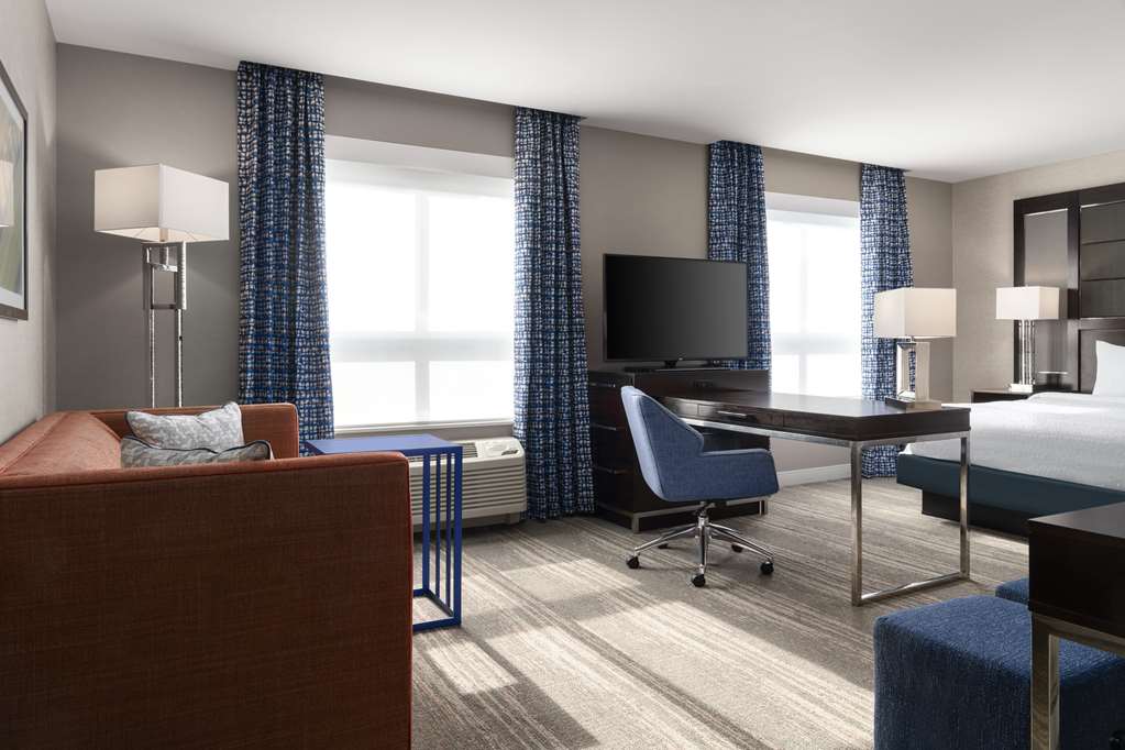 Фото Hampton Inn & Suites Worcester