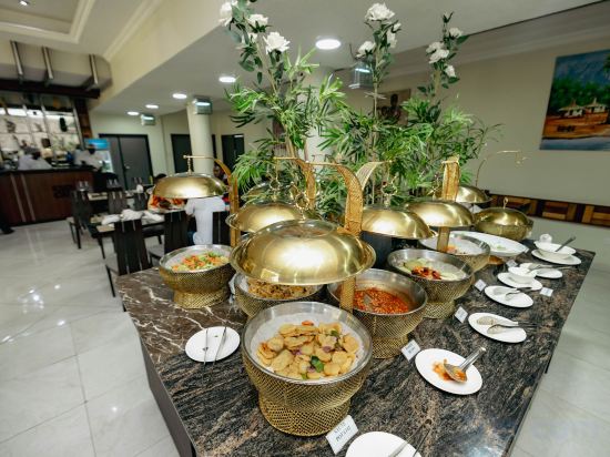 Фото Sunlodge Hotel