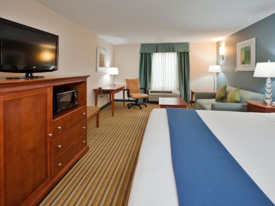 Фото Holiday Inn Express Hotel & Suites Fredericksburg, an Ihg Hotel
