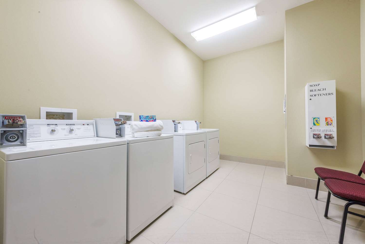 Фото Wingate by Wyndham Lake Charles Casino Area