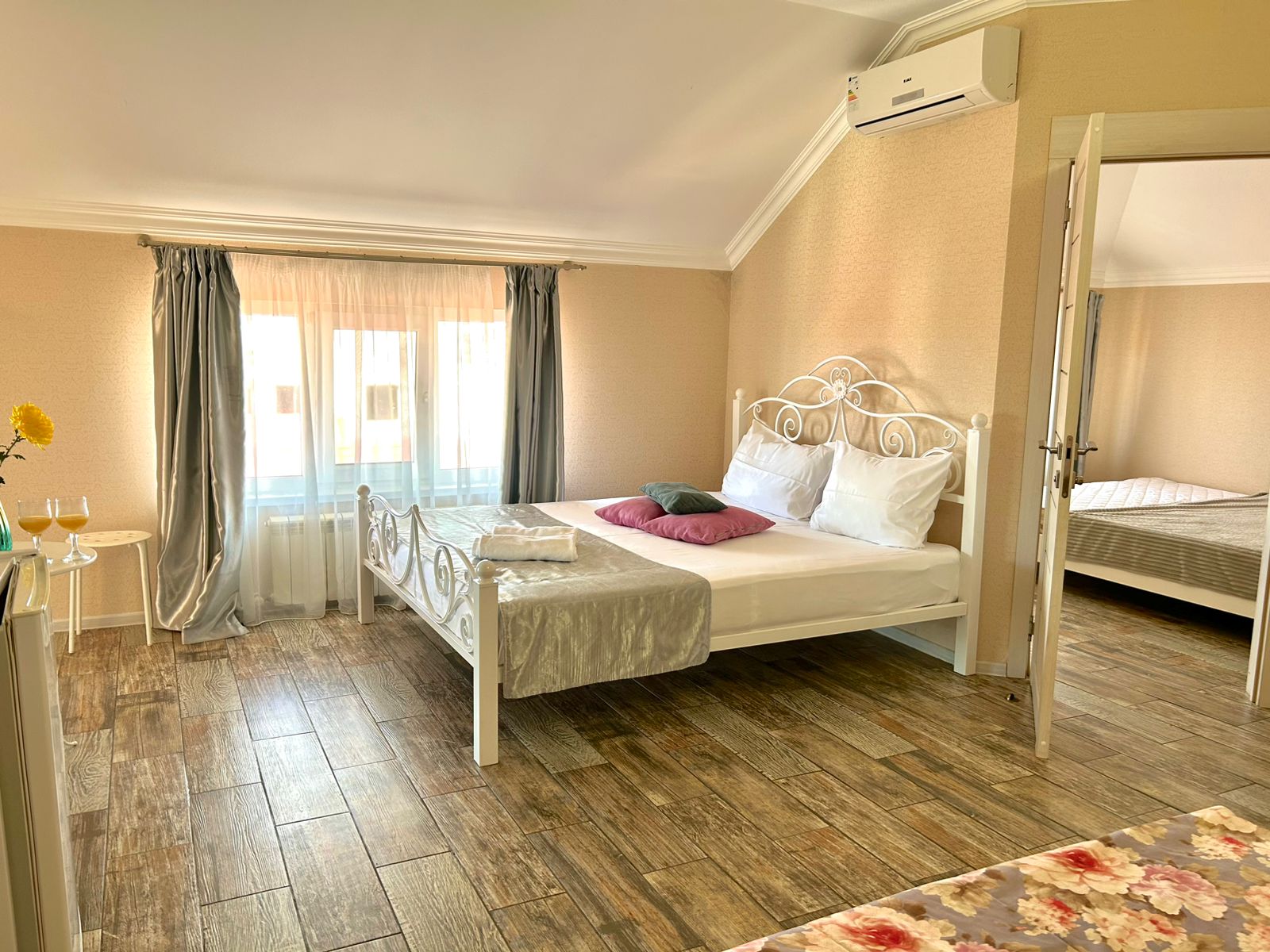 Фото Санни Хаус