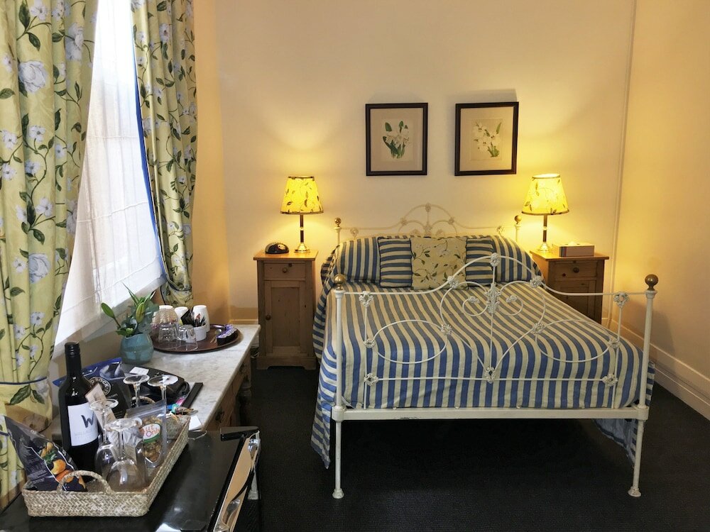 Фото The Russell Boutique Hotel
