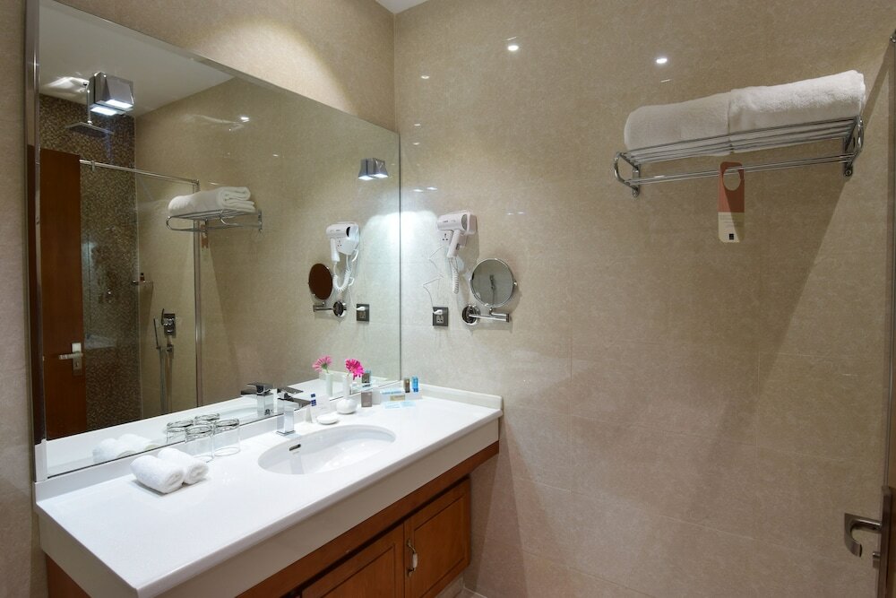 Фото Novotel Suites Riyadh Centre