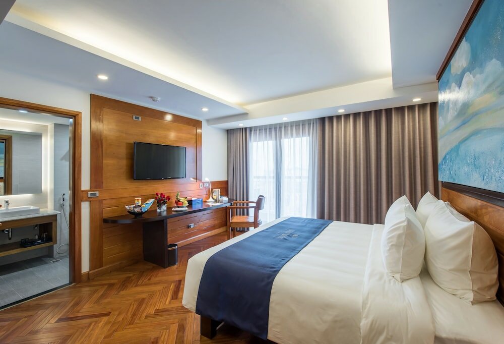 Фото Hai Bay Hotel