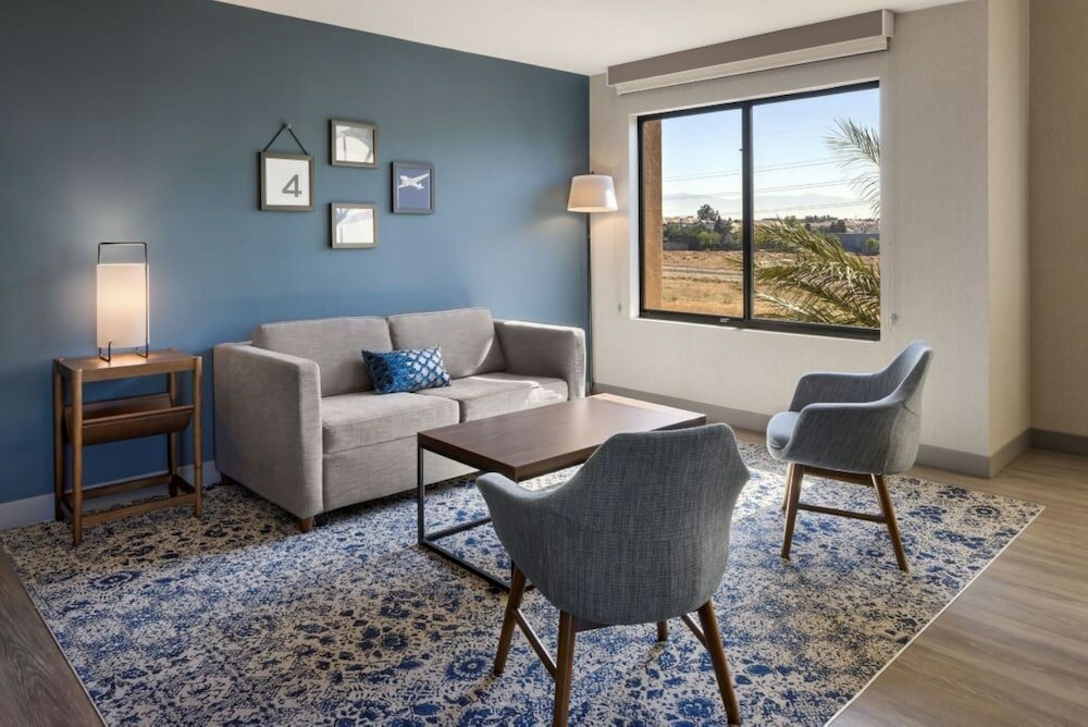 Фото Four Points by Sheraton Ontario-Rancho Cucamonga
