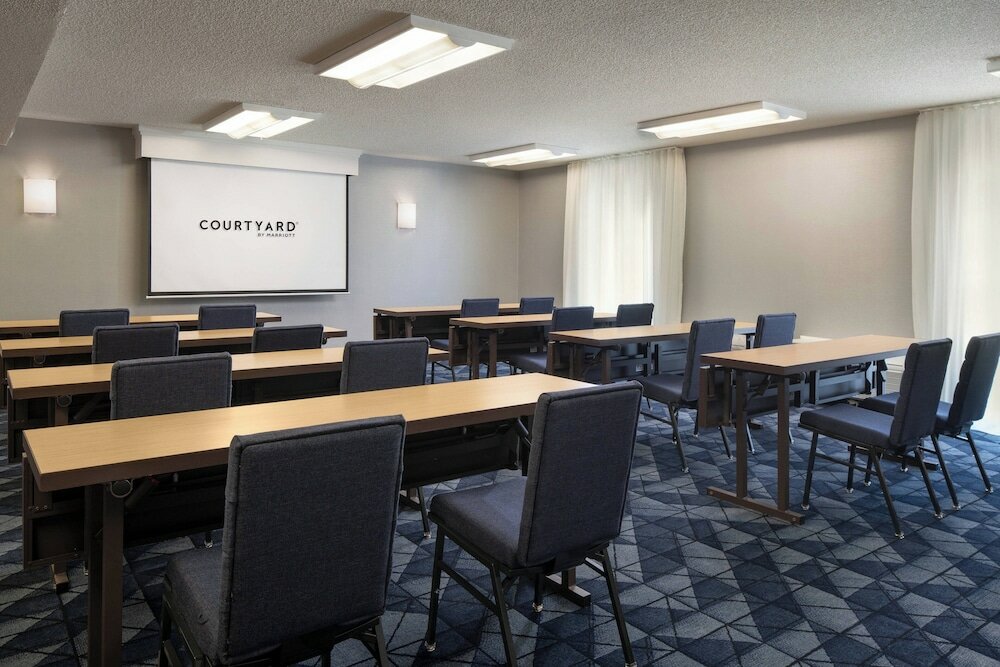 Фото Courtyard by Marriott Fresno