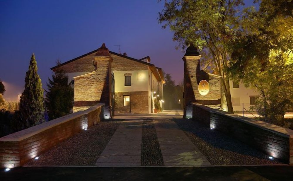 Фото Corte della Rocca Bassa