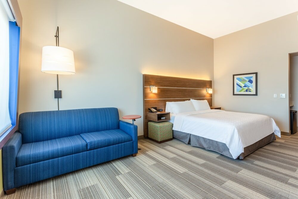 Фото Holiday Inn Express & Suites Springfield North, an Ihg Hotel