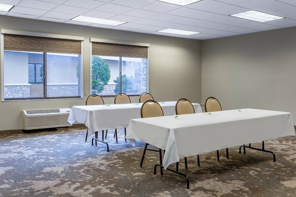 Фото Holiday Inn Rockford, an Ihg Hotel