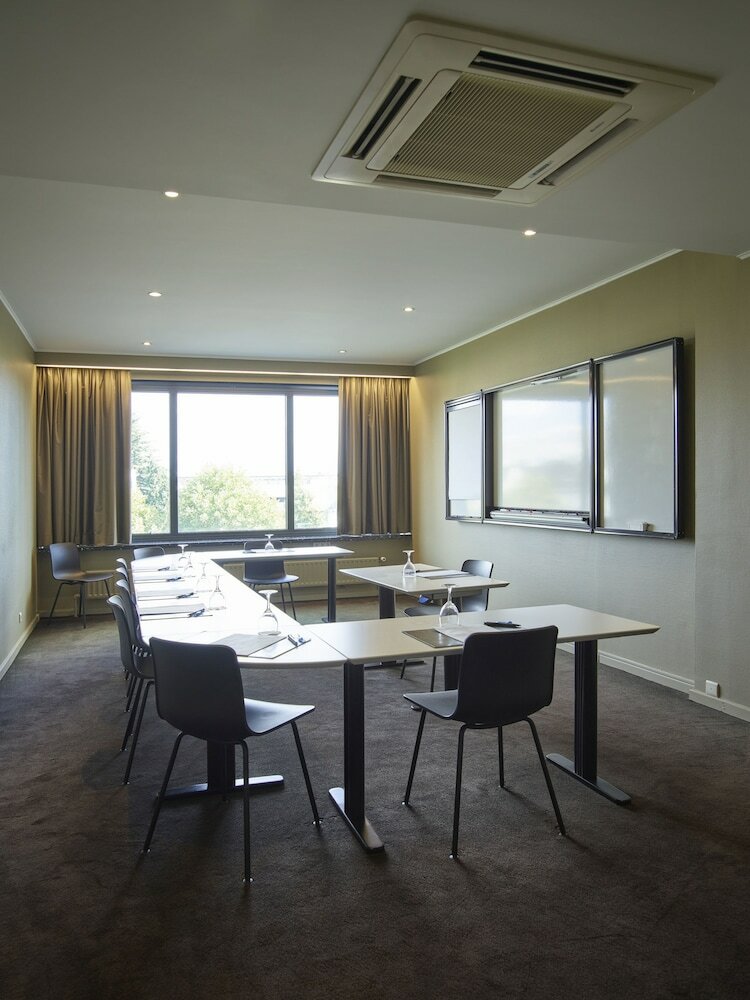 Фото Hotel Serwir