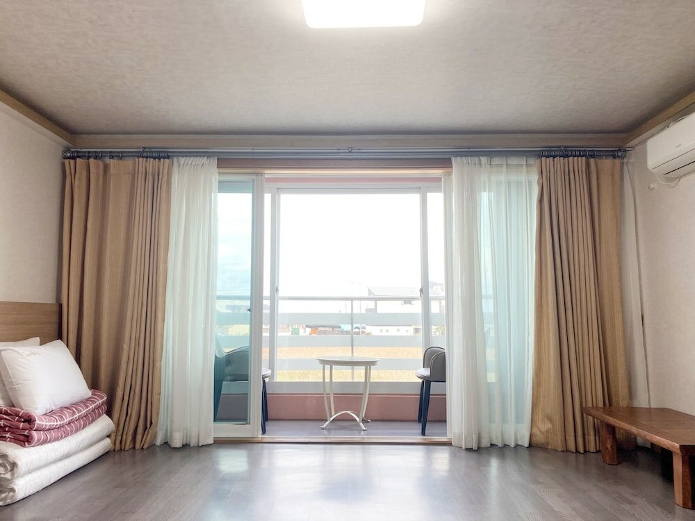 Фото Jeju Ocean Family Hotel