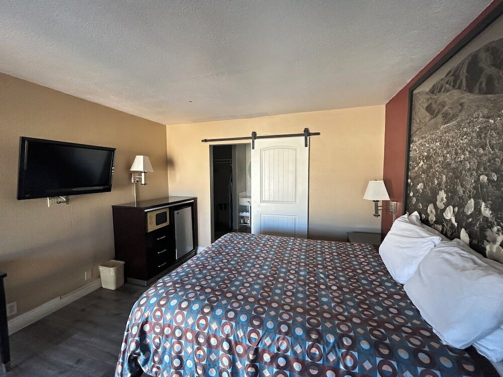 Фото Super 8 by Wyndham Pasadena/LA Area