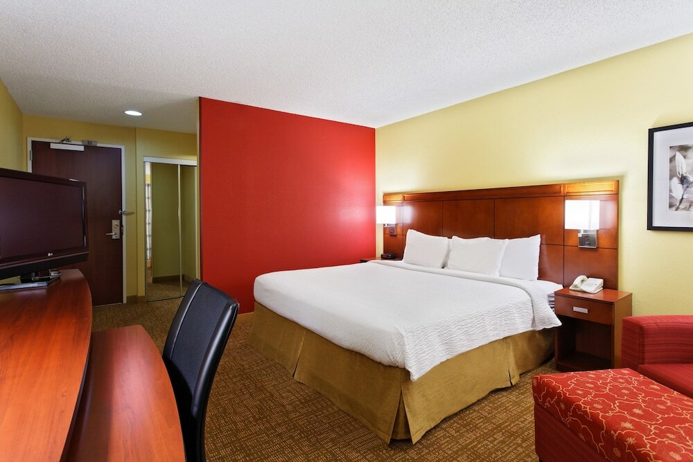 Фото Courtyard by Marriott Houston Brookhollow