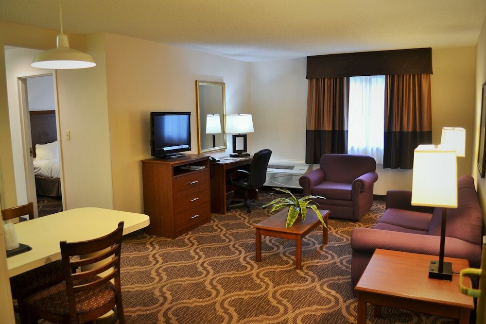 Фото Ashmore Inn and Suites