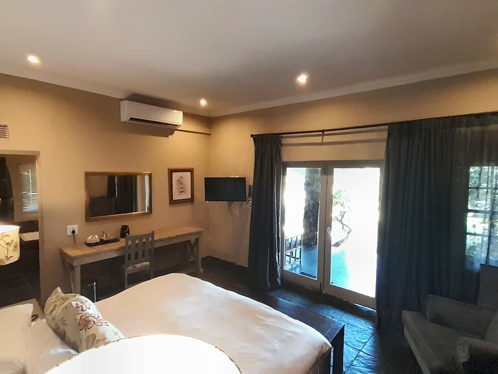 Фото Shangri-La Country Hotel