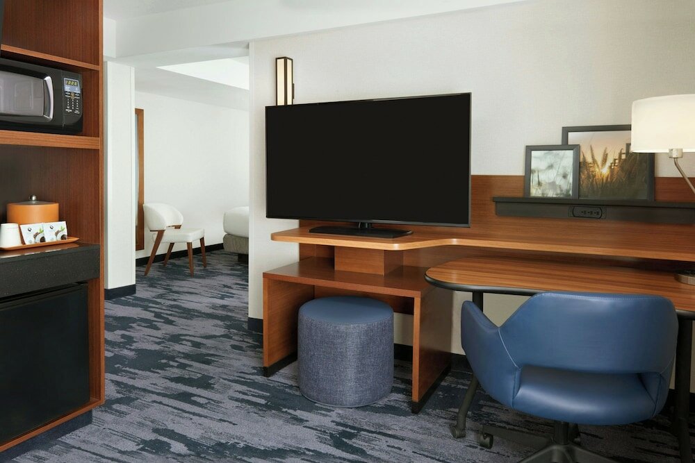 Фото Fairfield Inn & Suites by Marriott Calgary Downtown