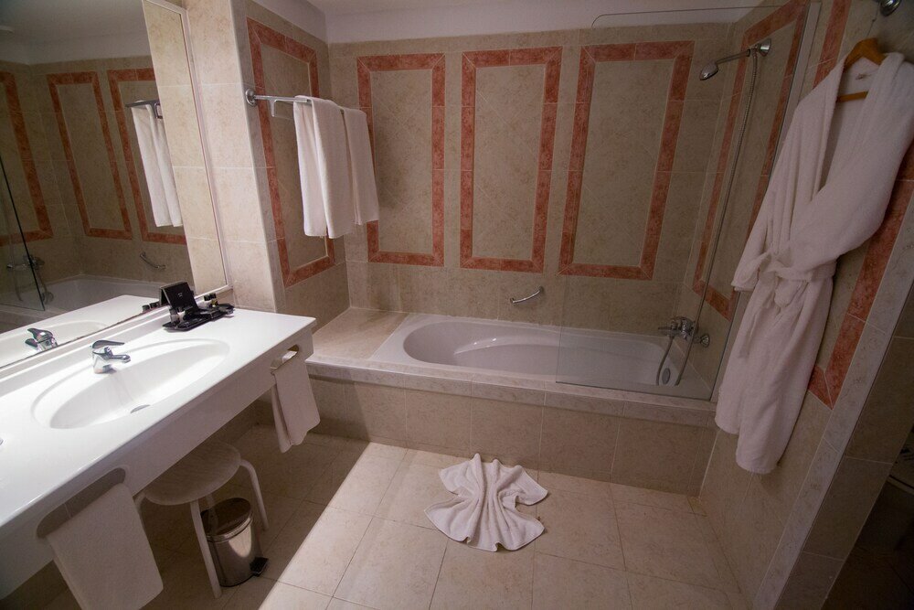 Фото Golden Tulip Taj Sultan