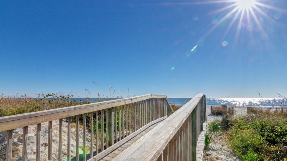 Фото Captain's Quarters Resort