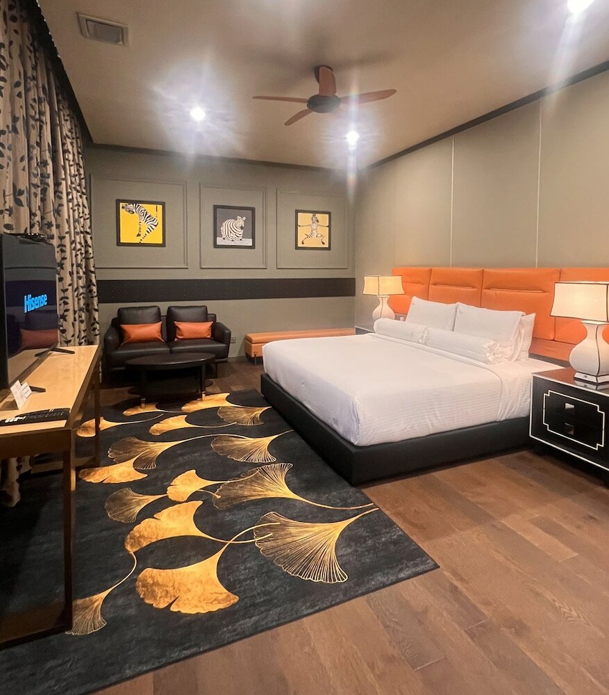 Фото Bedrock Hotel