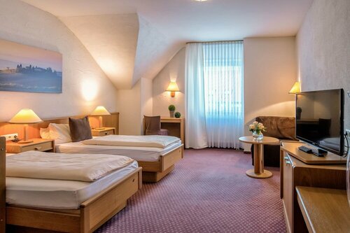 Гостиница Hotel Schwyzerhüsli в Фирнхайме