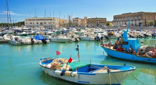 Внешний вид отеля Cinquevite Rooms & Pool в Полиньяно-а-Маре, фото 1